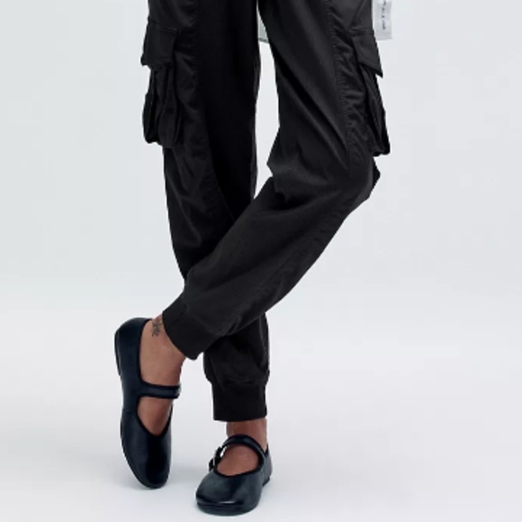 Dance Studio Relaxed-Fit Mid-Rise Cargo Jogger in Black, Size M - Picture 5 of 5